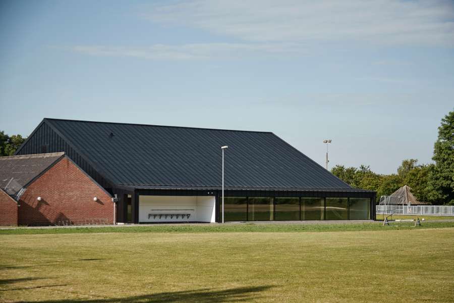Modern sports hall with modern cladding, Trælundvej 3, 7400 Herning